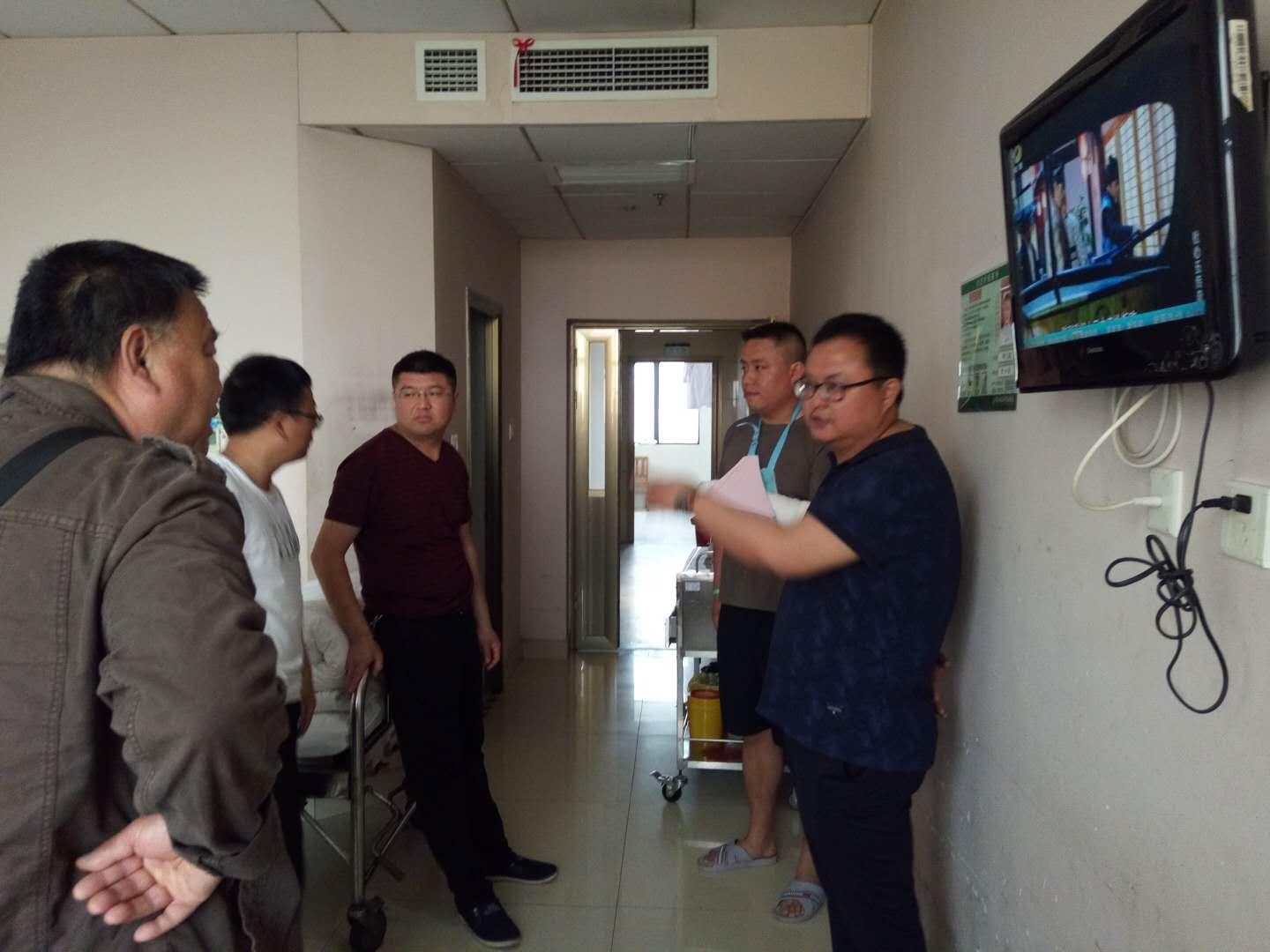 2019年4月9日工会看望受伤职工1.jpg